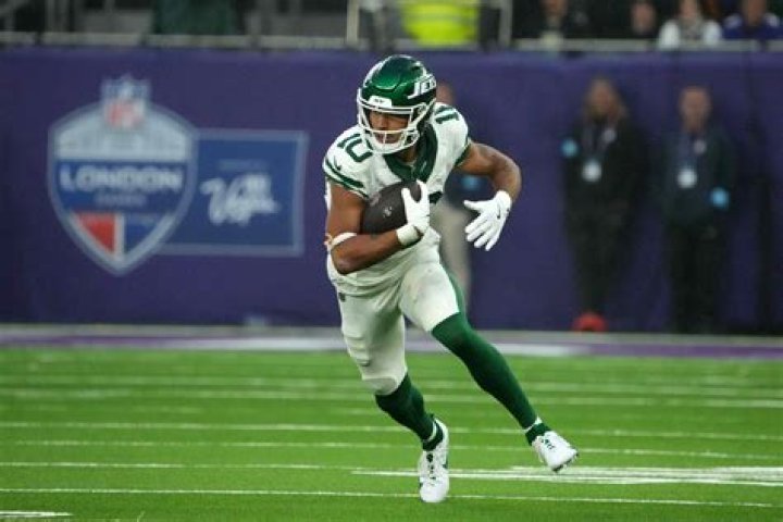 Allen Lazard height and weight – Measurement in meters, feet, KG and Ibs 1 allen lazard