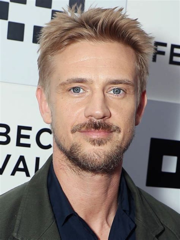 Boyd Holbrook parents: Meet Don Holbrook, Ellen Holbrook 1 Boyd Holbrook Age Birthday Height Net Worth Family Salary