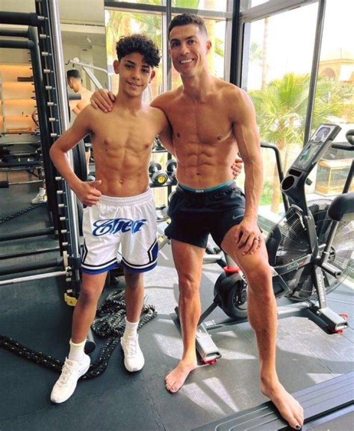 Who is Cristiano Ronaldo Jr mother? 1 Cristiano Ronaldo Junior y CR7