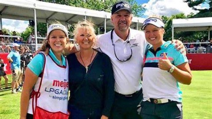 Who is Brooke Henderson's mother Darlene Henderson? Wiki, age, birthday, career, family 1 Darlene Henderson