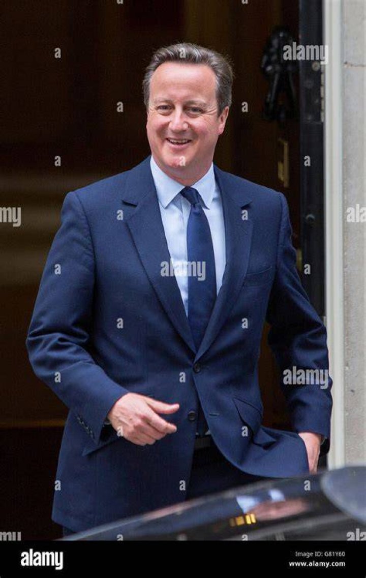 0 David Cameron leaves Downing Street for the last time