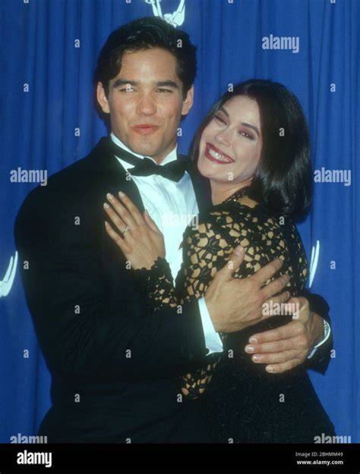 Dean Cain and Teri Hatcher in 'Lois & Clark'