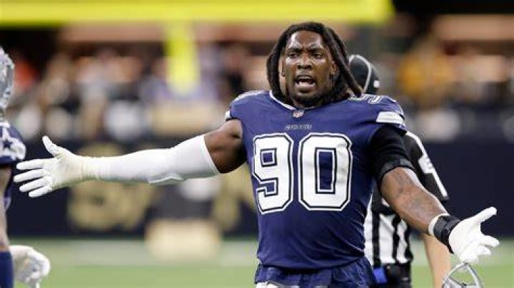 Demarcus Lawrence siblings: Meet sister Loshronda Lawrence 1 Demarcus Lawrence