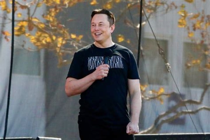 What degrees does Elon Musk have? 1 Elon Musk