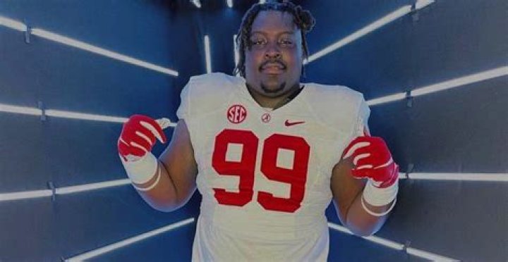 Jaheim Oatis contract, salary and net worth explored 1 Jaheim Oatis poses for picture during visit