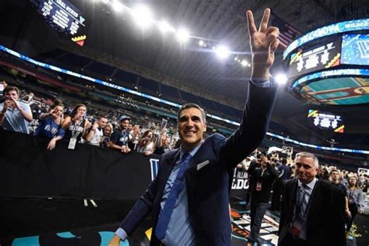 Basketball: Why does Jay Wright not wear suits? 1 Jay Wright