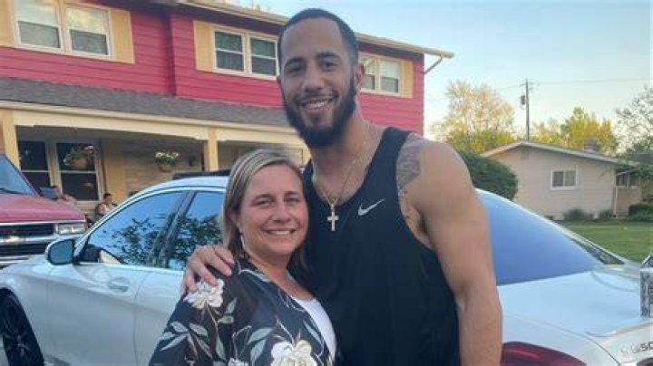 Jessie Bates with his mother Theresa