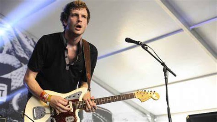 Joff Oddie Wikipedia, age, wife, married, children, illness, Wolf Alice guitarist, net worth 1 Joff Oddie