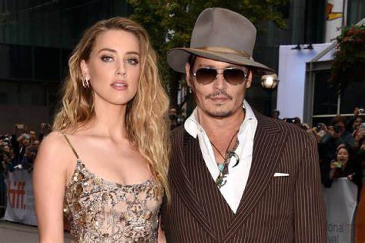 johnny depp amber heard drink wine bottle