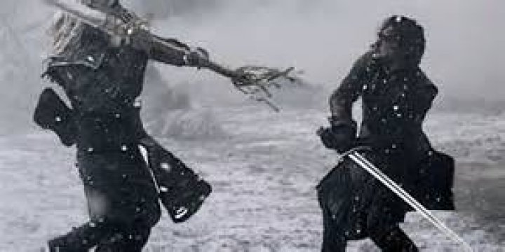 Jon Snow fights a White Walker.