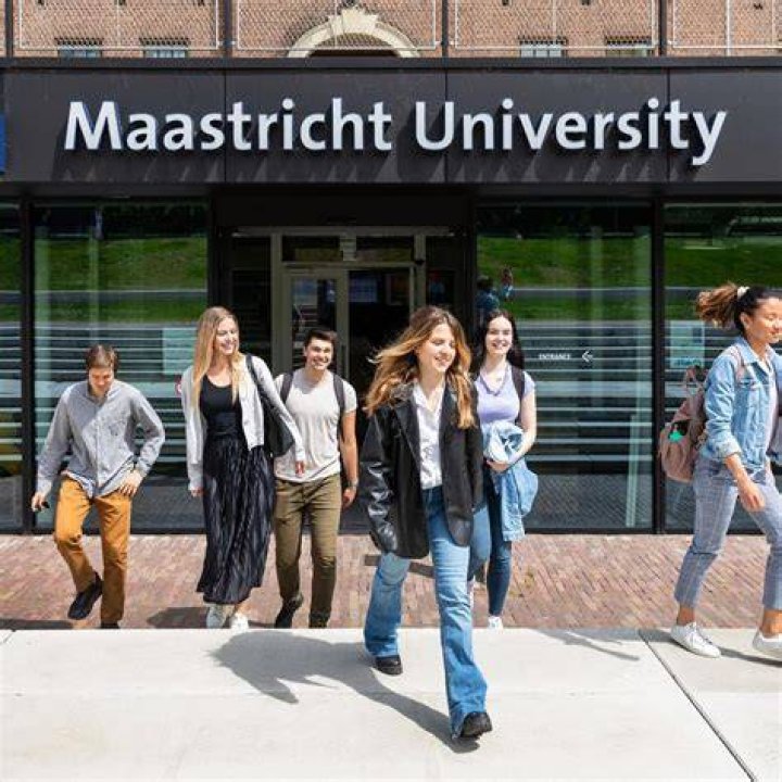 Maastricht University School of Health Professions Education (SHE)
