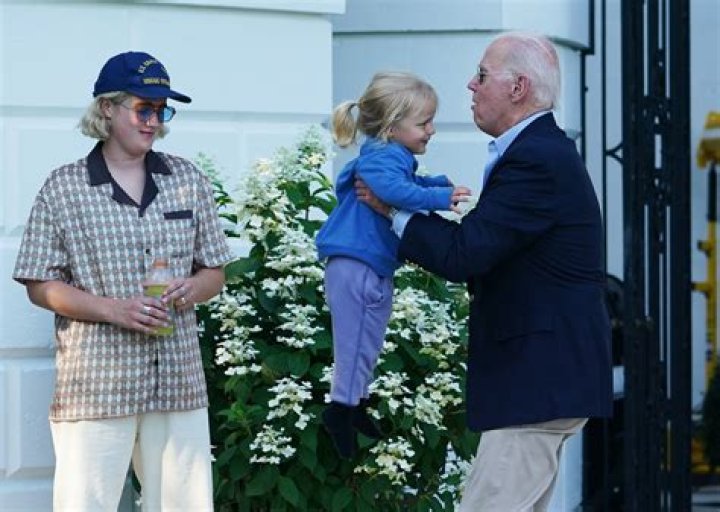 Navy Joan Roberts Bio, Hunter Biden's daughter age, stripper mom, siblings, Instagram, net worth 1 Navy Joan Roberts