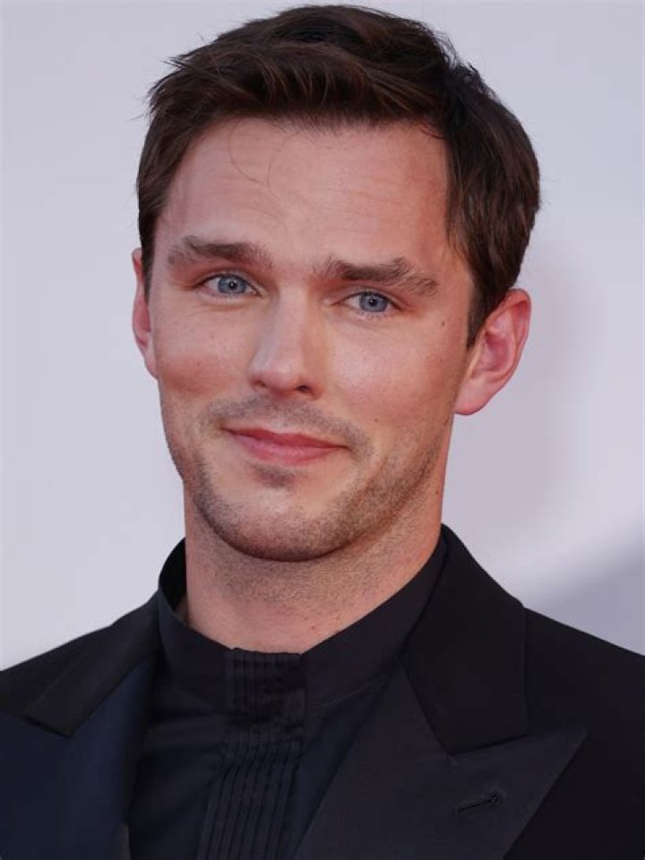 Nicholas Hoult height and weight – Measurement in meters, feet, KG and Ibs 1 Nicholas Hoult