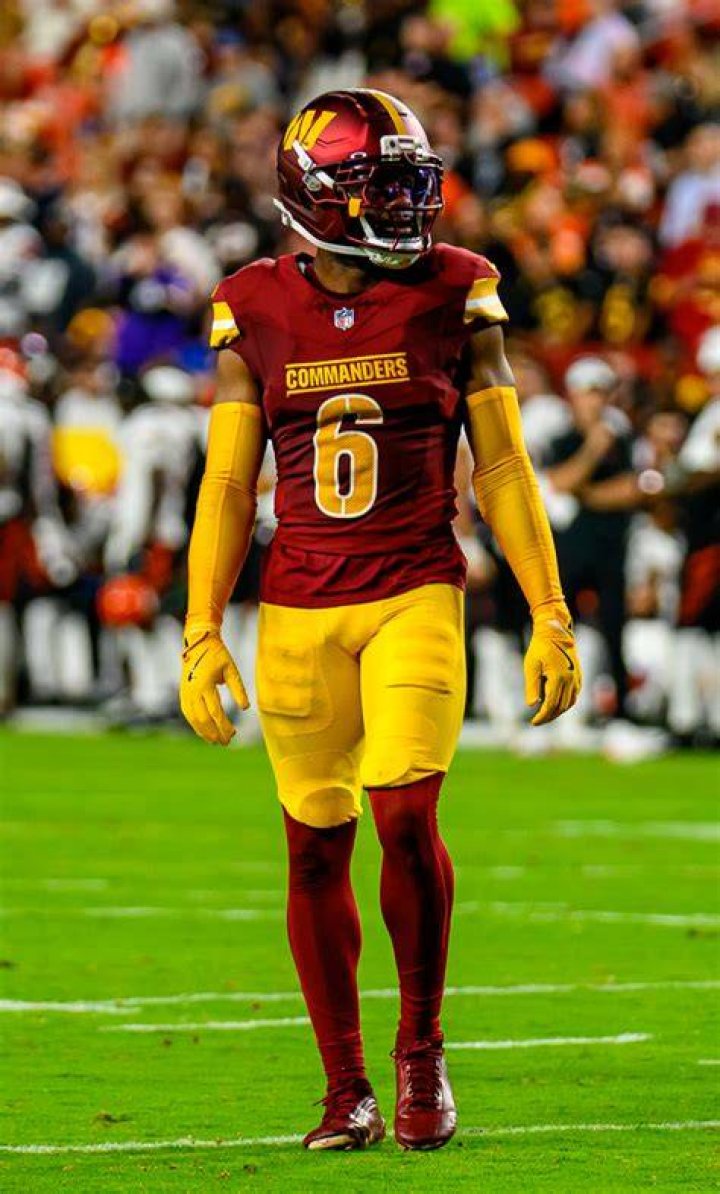 Myles Gaskin age, height, weight, draft, college, contract, salary, net worth, fantasy names, jersey 1 Noah Igbinoghene