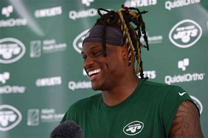 Where did Quincy Williams go to college? Did Quincy Williams play college football? 1 Quincy Williams contract, salary and net worth explored