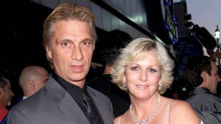 Jane Elizabeth Carter: Who is Aaron Carter's mother? Age, bio, profession, children, net worth 1 Robert Gene Carter