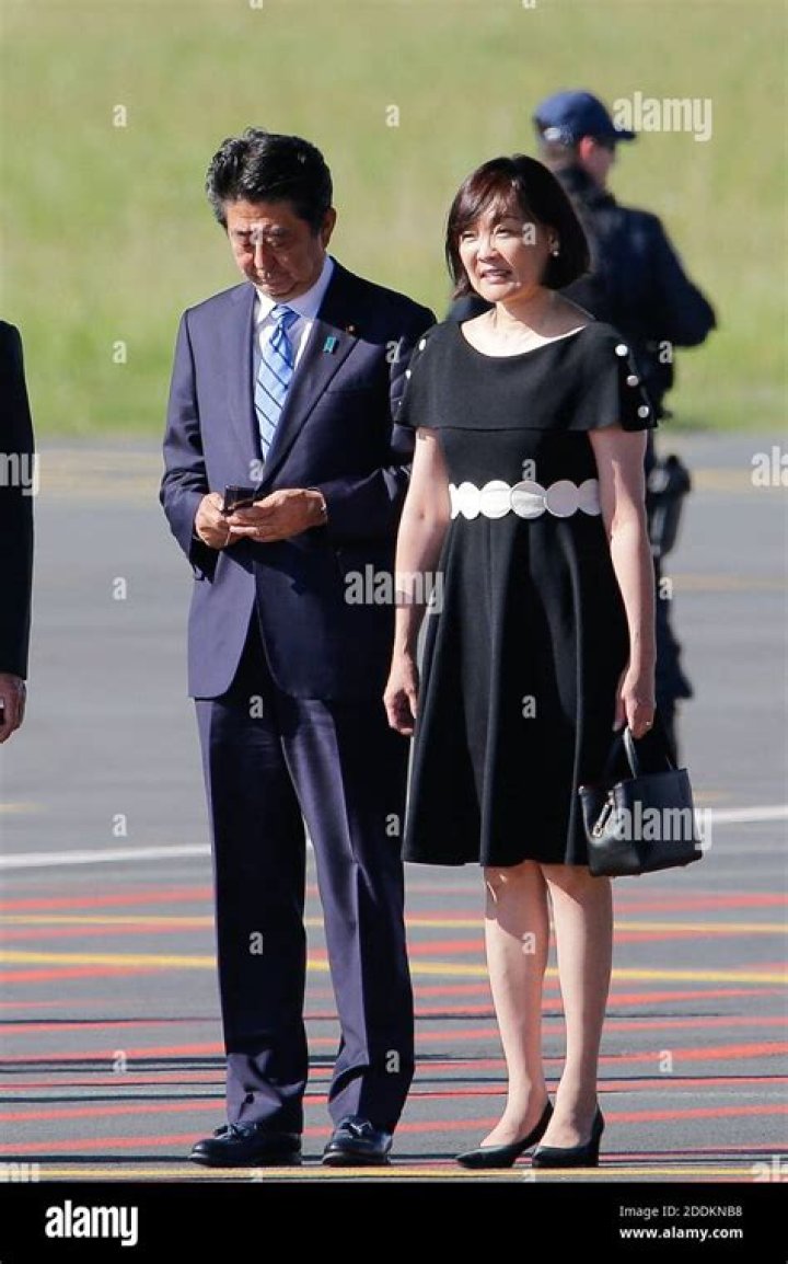 Akie Abe Wikipedia, age, husband, children, religion, parents, net worth, height, nationality, Facebook, Instagram 1 Shinzo Abe wife Akie Abe