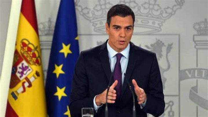 Montserrat Caballé funeral pictures 2 Spains Prime Minister Pedro Sanchez left stood alongside Catalan President Quim Torra