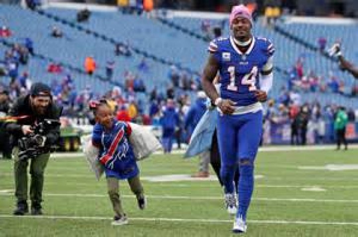 Stefon Diggs and daughter