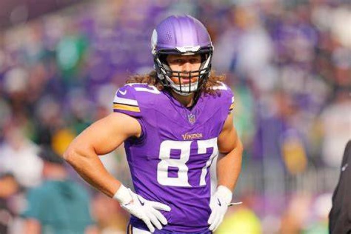 T. J. Hockenson age, height, ethnicity, family, college, 40 time, draft, trade, net worth, Instagram 1 T. J. Hockenson