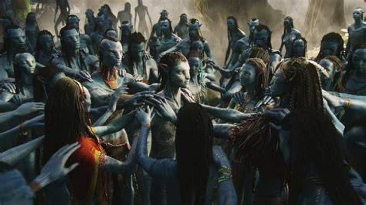 The Na&rsquo;vi gathered around the Tree of Souls and connecting to Eywa