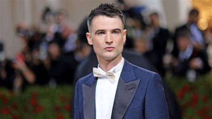 Tom Sturridge Net Worth 1024x526 1