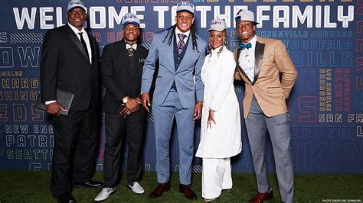 Tremaine Edmunds family, girfriend, parents, siblings, children 1 Tremaine Edmunds family girfriend parents siblings children