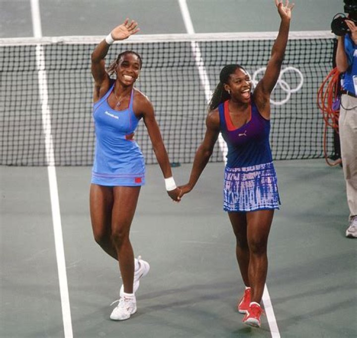 Are Serena Williams and Venus Williams twins? Who is older Venus or Serena? 1 Venus and Serena Williams