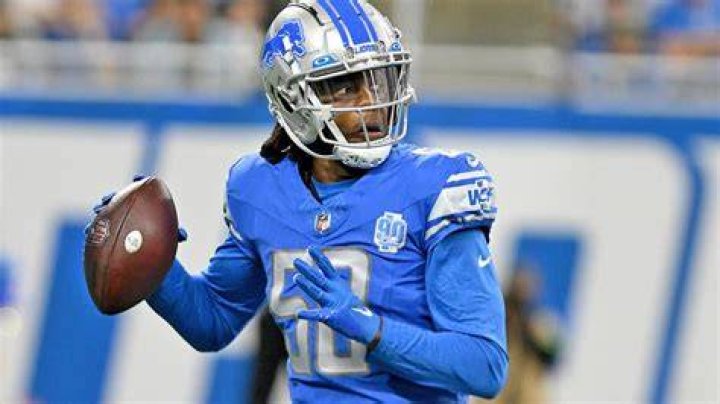 Teddy Bridgewater age, height, weight, draft, college, contract, salary, net worth, fantasy names, jersey 1 web 220314 teddy bridgewater run